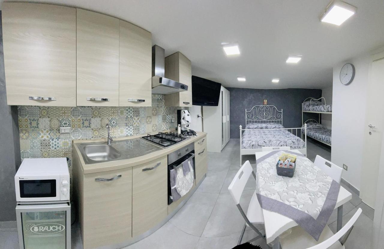 O'Vascetiello Apartment Napoli Bagian luar foto